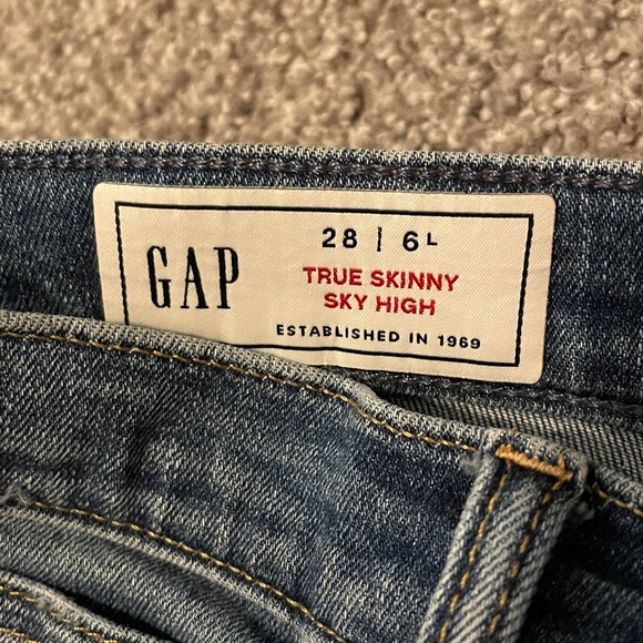 GAP True Skinny Sky High 28 / 6 Long - Picture 2 of 4